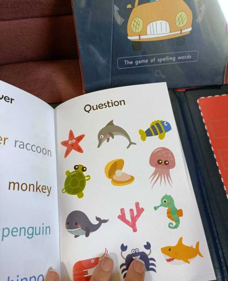 📘✨ Spelling Game – كتاب تكوين الكلمات الذكي